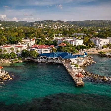 Lush Tropical Apartment Located In A 4-Star Resort Runaway Bay Bagian luar foto