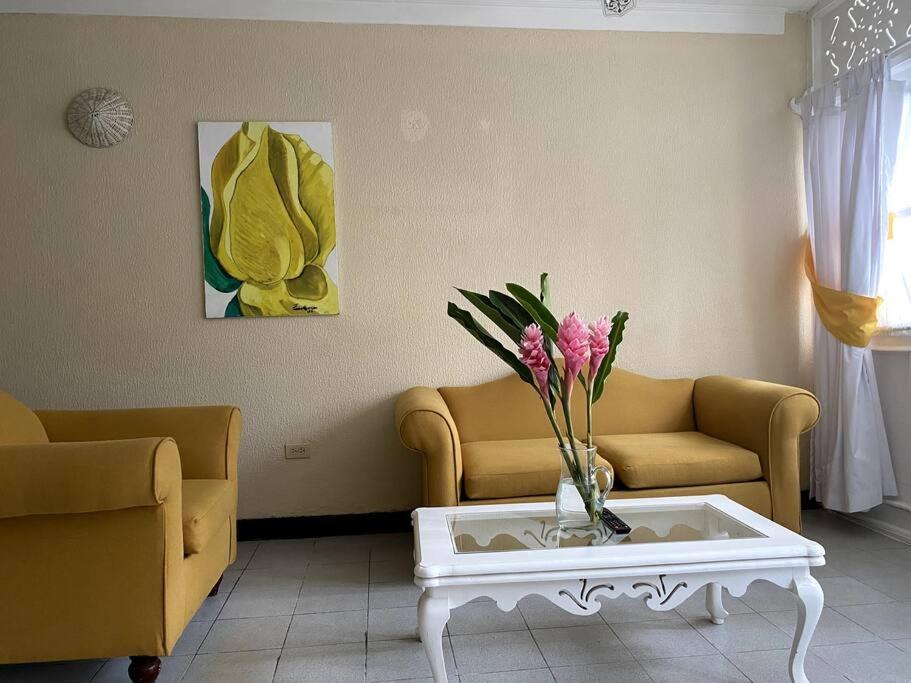 Lush Tropical Apartment Located In A 4-Star Resort Runaway Bay Bagian luar foto