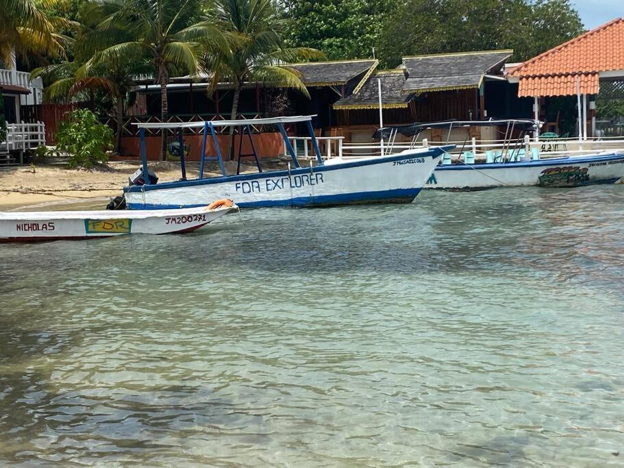 Lush Tropical Apartment Located In A 4-Star Resort Runaway Bay Bagian luar foto