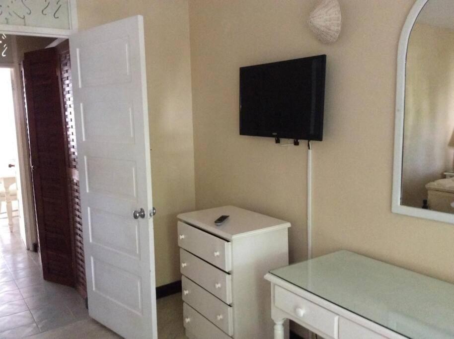 Lush Tropical Apartment Located In A 4-Star Resort Runaway Bay Bagian luar foto