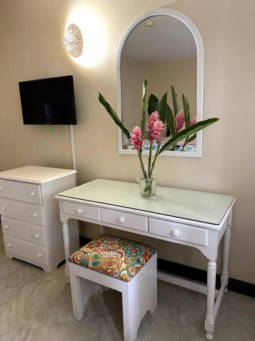 Lush Tropical Apartment Located In A 4-Star Resort Runaway Bay Bagian luar foto