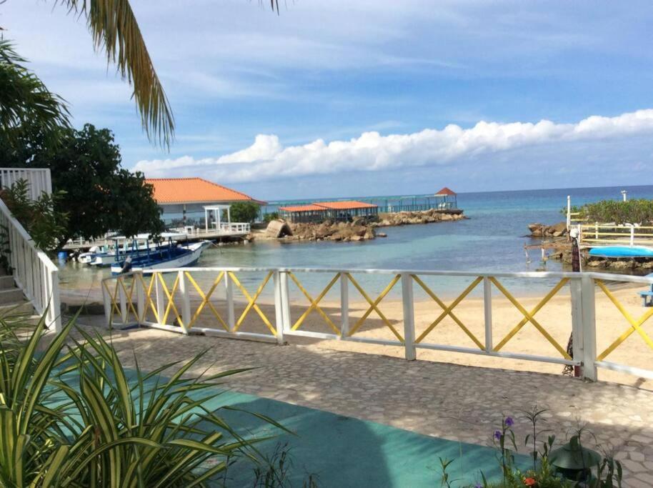 Lush Tropical Apartment Located In A 4-Star Resort Runaway Bay Bagian luar foto