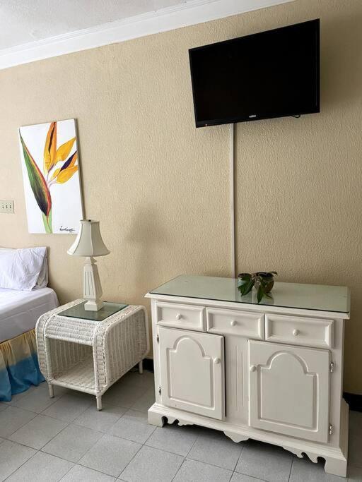 Lush Tropical Apartment Located In A 4-Star Resort Runaway Bay Bagian luar foto