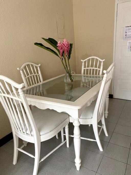 Lush Tropical Apartment Located In A 4-Star Resort Runaway Bay Bagian luar foto