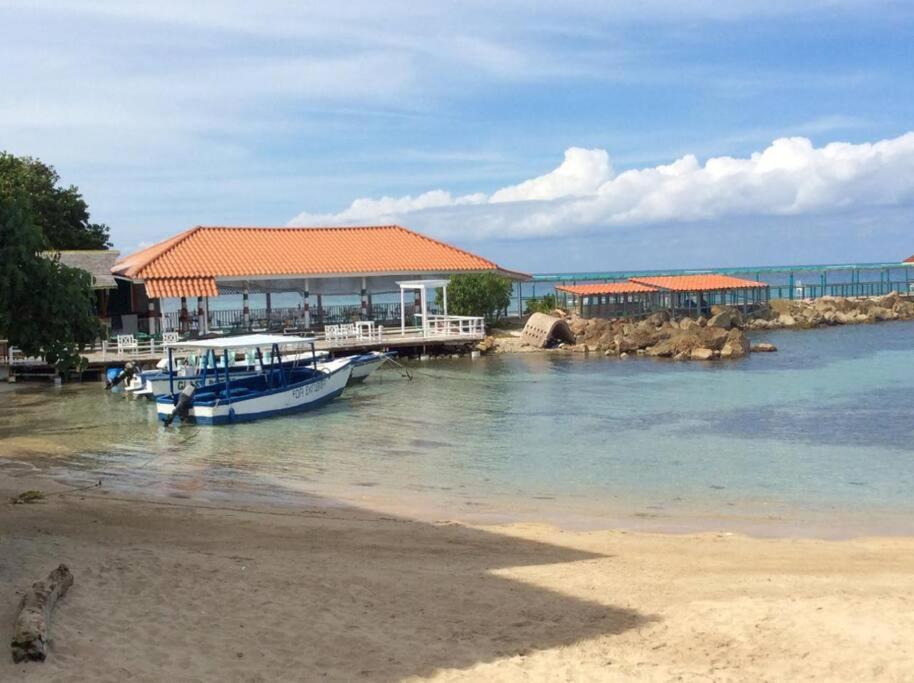 Lush Tropical Apartment Located In A 4-Star Resort Runaway Bay Bagian luar foto