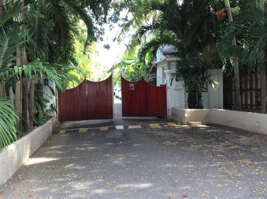 Lush Tropical Apartment Located In A 4-Star Resort Runaway Bay Bagian luar foto
